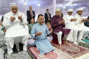 একসঙ্গে ইদের নমাজ বাংলাদেশের প্রধানমন্ত্রী-রাষ্ট্রপতির, মধ্যপ্রাচ্যে যুদ্ধ বন্ধের প্রার্থনা আমজনতার