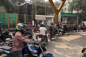 প্রয়োজনমতো তেল কিনতে পারেন, যুদ্ধে জ্বালানি সংকটের মাঝেই বড় ঘোষণা বাংলাদেশ সরকারের