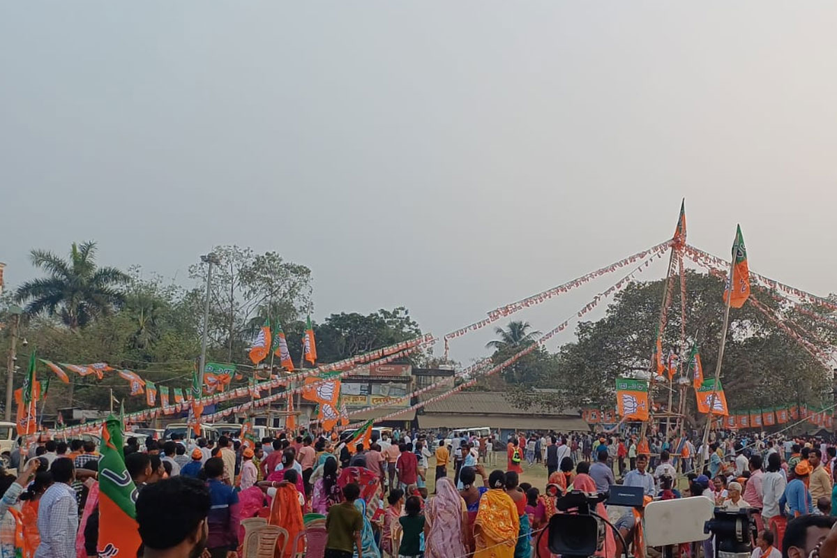 লোক না হওয়ায় তিনঘণ্টা দেরিতে শুরু! তারপরও শুভেন্দুর সভায় মাঠ ভরাতে পারল না বিজেপি