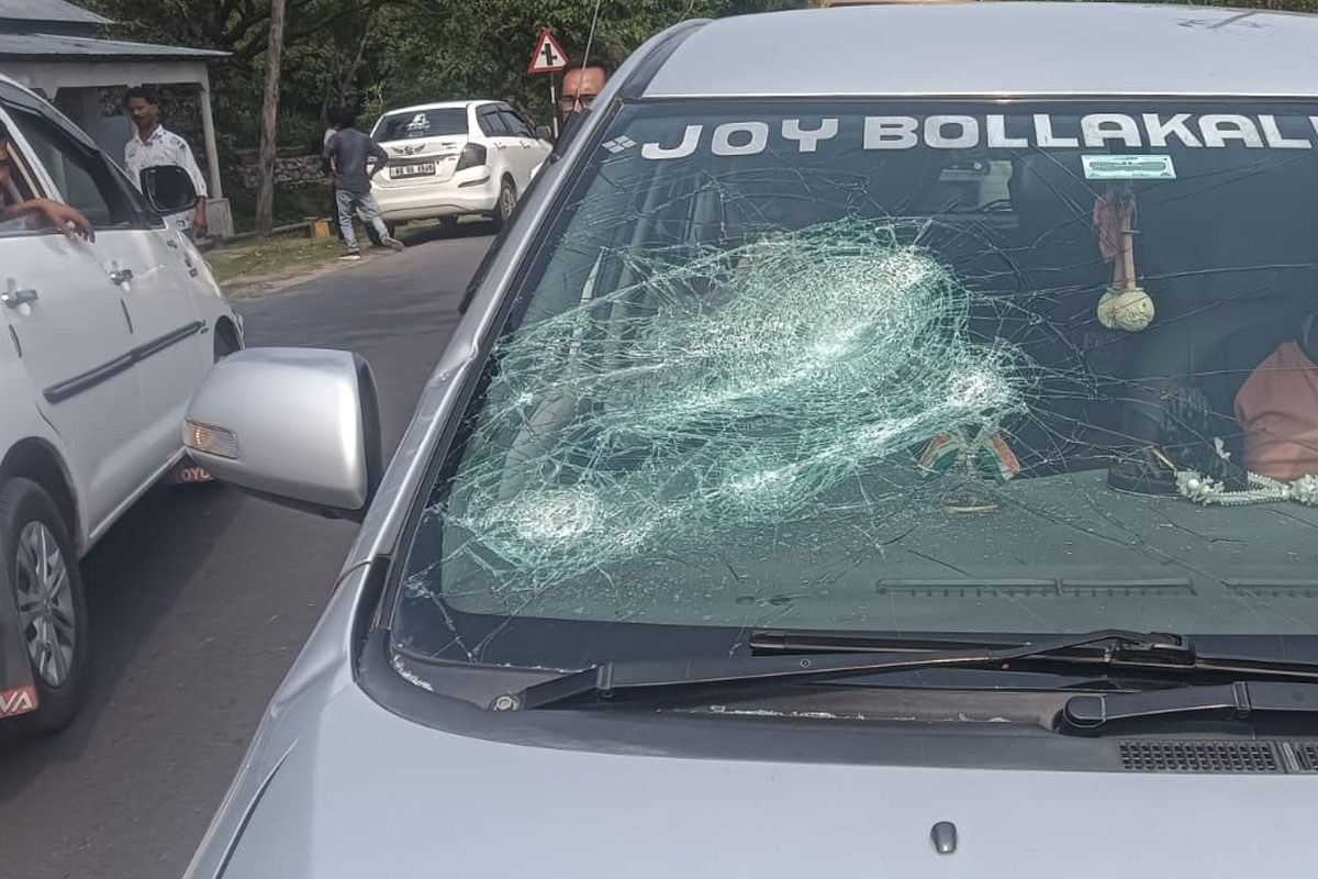বিজেপি প্রার্থীর কনভয়ে হামলা, গাড়ি ভাঙচুরে অভিযুক্ত তৃণমূল! কোচবিহারে উত্তেজনা