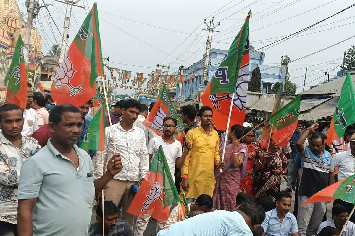 Gangasagar Shootout: Road blockades began in the area.