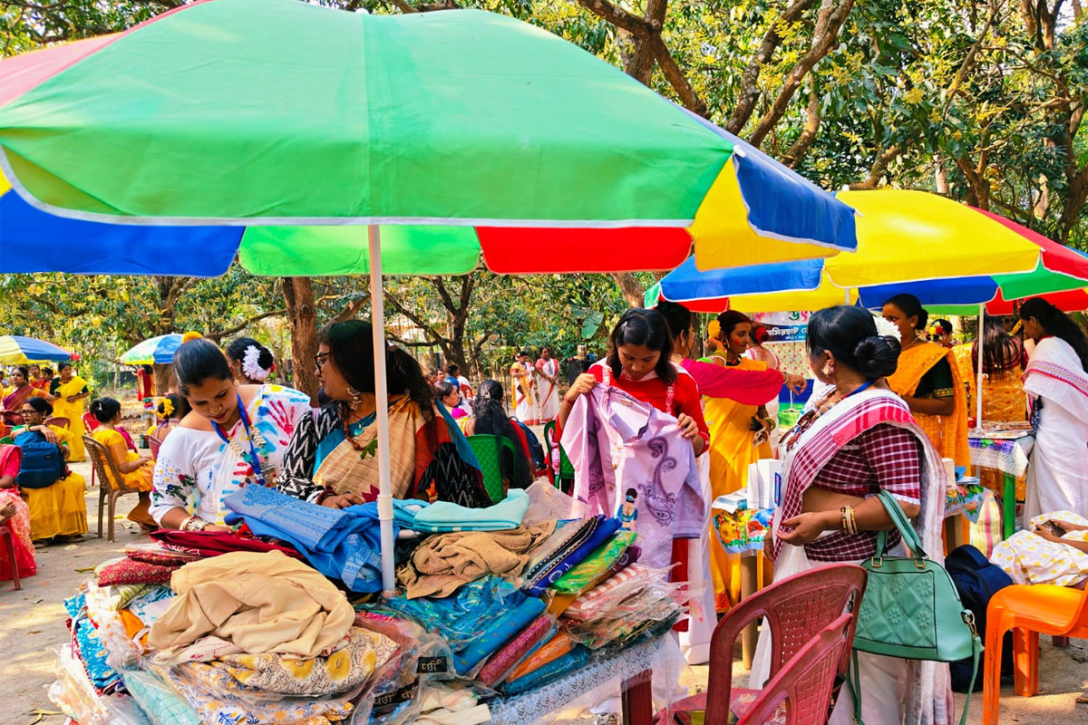 বসিরহাটে এক টুকরো শান্তিনিকেতন! লেডিস ক্লাবের বসন্ত উৎসব যেন সোনাঝুরির হাট 