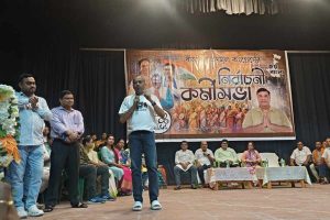 ‘আমি তোমাদেরই লোক’, প্রার্থী না হয়েও পিতৃশোক ভুলে ভোটপ্রচারে ঝাঁপালেন মুকুলপুত্র শুভ্রাংশু