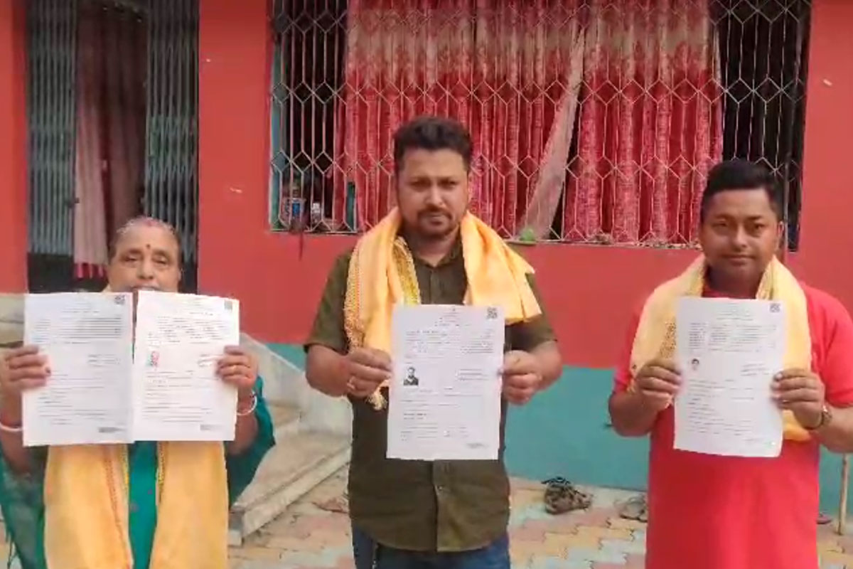ভোটের আগে রাজনীতি? বিজেপি বিধায়কের বাড়ি থেকে CAA সার্টিফিকেট বিলি! সমালোচনায় তৃণমূল