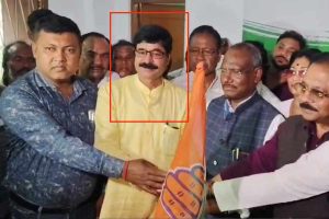 টিকিট না পেয়ে কান্নাকাটি! প্রার্থী হওয়ার আশায় কংগ্রেসে যোগ কোচবিহারের তৃণমূল নেতার
