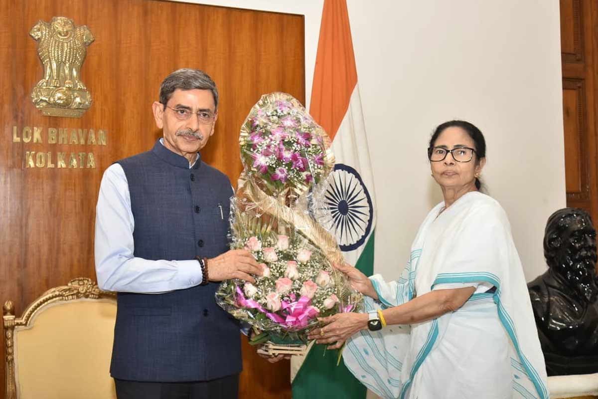 রাজ্যপালের আমন্ত্রণ রক্ষা, ইদের সন্ধ্যায় লোকভবনের চা-চক্রে মুখ্যমন্ত্রী