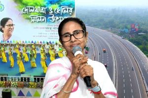 কল্যাণী এক্সপ্রেসওয়ের উদ্বোধনে মমতা, নেতাজি ইন্ডোরে মাতলেন প্রাক দোল উৎসবে