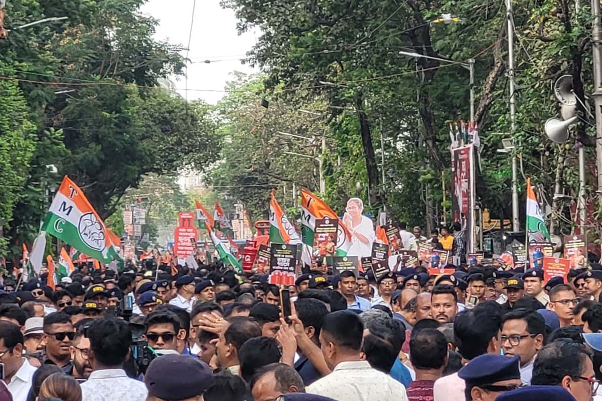 কলেজ স্কোয়্যারে জনজোয়ার