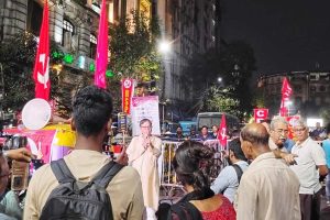 পূর্ণাঙ্গ ভোটার তালিকা প্রকাশের দাবি, সিইও দপ্তরের সামনে রাতভর অবস্থানে সেলিম-বিমানরা