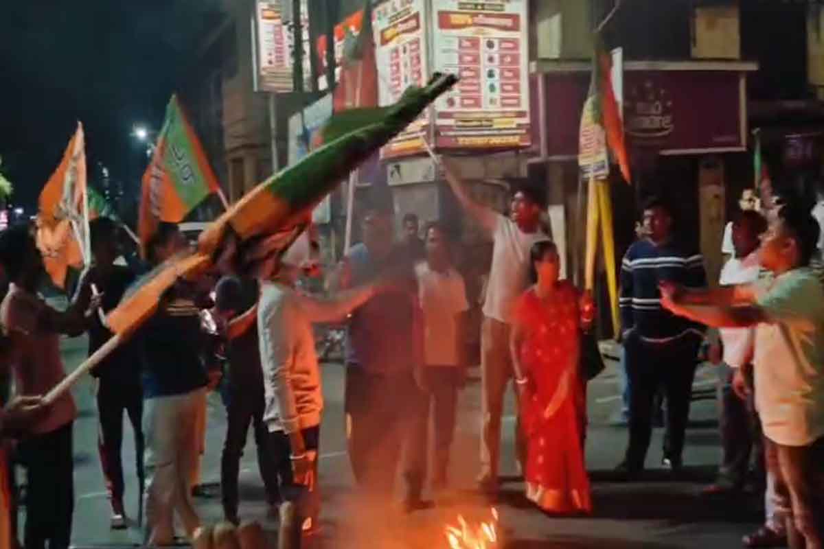 চন্দননগরের বিজেপি প্রার্থী নাপসন্দ! রাস্তায় নেমে বিক্ষোভ পদ্ম কর্মীদের