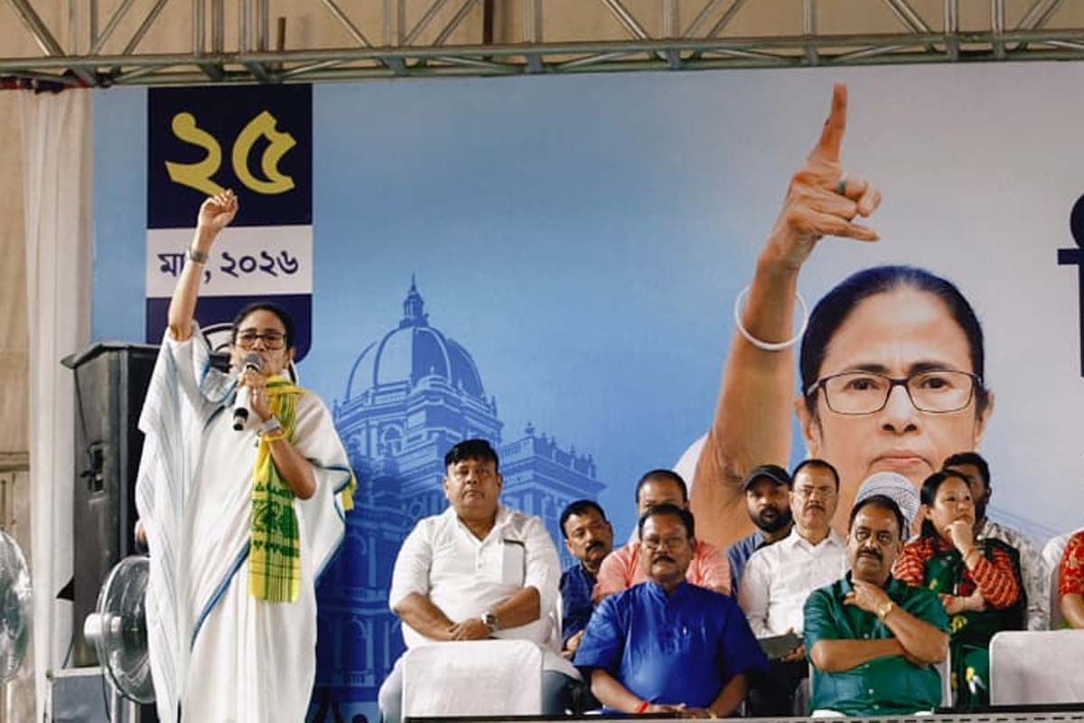 ‘এবার এনআরসি করবে, আমি থাকতে ডিটেনশন ক্যাম্প করতে দেব না’, হুঙ্কার মমতার
