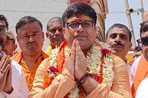 লোকসভায় নথি জটে হাতছাড়া টিকিট, বিধানসভায় প্রাক্তন আইপিএস দেবাশিসেই আস্থা বিজেপির