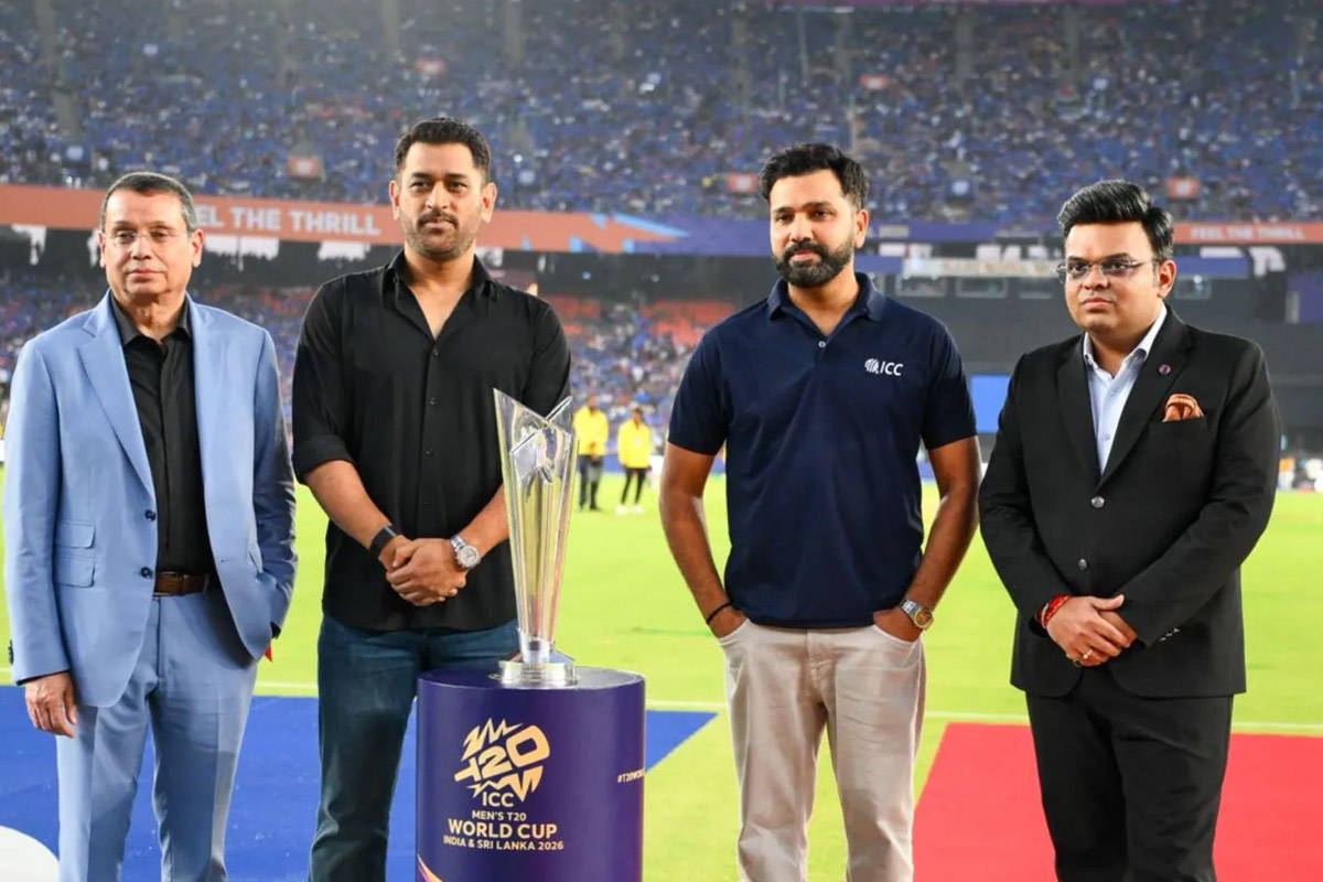 অবসরের সাত বছর পরও তিনিই ভারতের হৃদয়! মার্টিনকে হারিয়ে বিনোদনের মহাকুম্ভে শাসন ধোনির