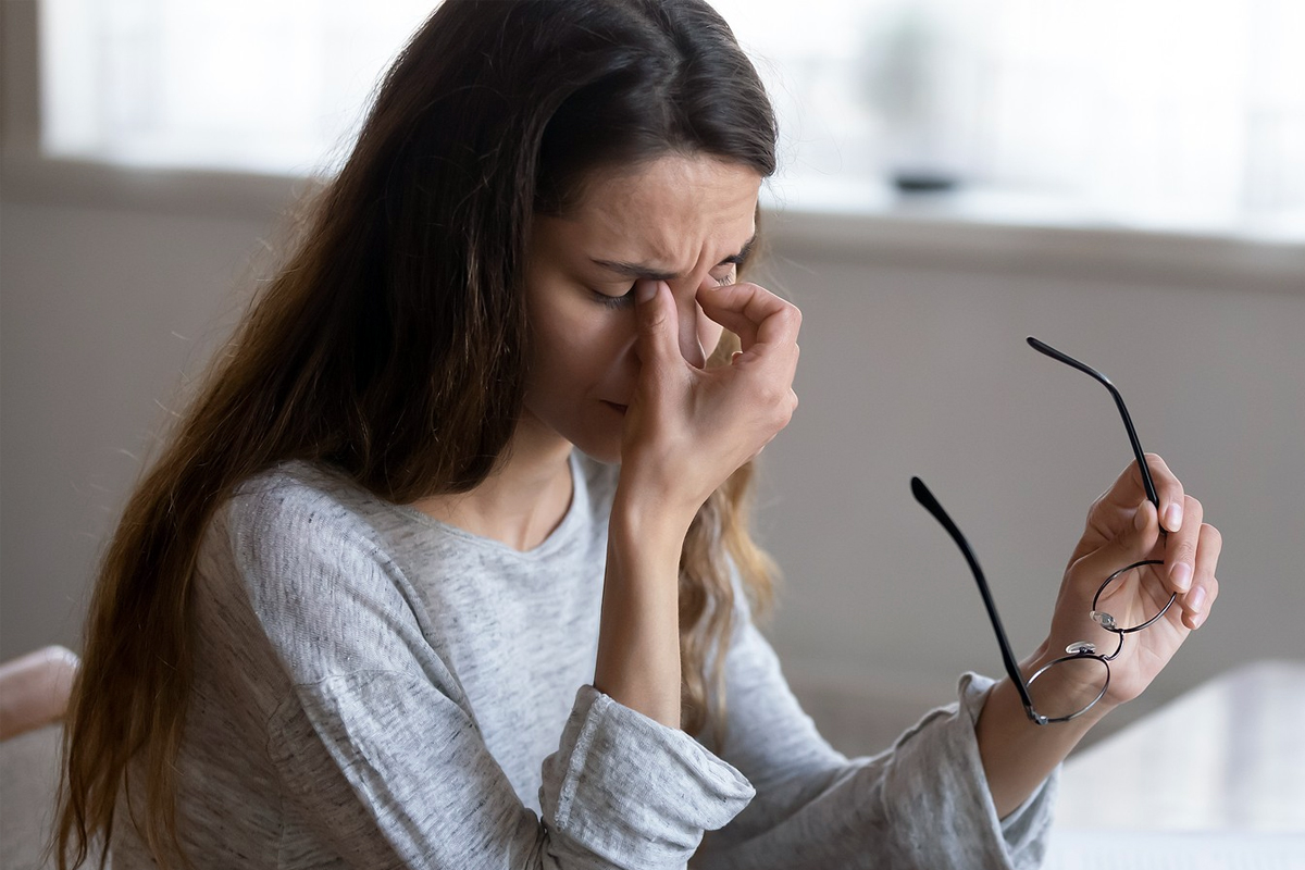 eye twitching causes warning signs when to see doctor