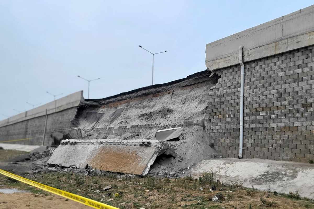 জাতীয় সড়কের গার্ডওয়ালে ধস, কলকাতা-বর্ধমান লেনে বন্ধ গাড়ি চলাচল