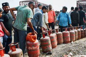 যুদ্ধে জ্বালানি সংকট, চোখ রাঙাচ্ছে মূল্যবৃদ্ধি, কোন পথে ভারতের বিদেশনীতি?