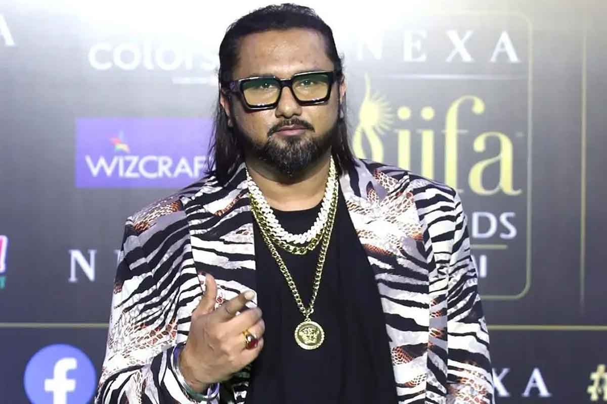 ‘শুধু একবার দেখতে চাই’, হানি সিংয়ের অনুষ্ঠানে উন্মত্ত মহিলা অনুরাগী এ কী কাণ্ড ঘটালেন…