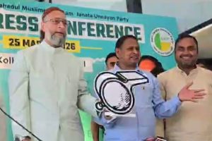 হুমায়ুনকে ‘হুইসল’ ধরাল কমিশন, ওয়েইসিকে পাশে নিয়ে নির্বাচনী প্রতীক উদ্বোধন আম জনতা উন্নয়ন পার্টির