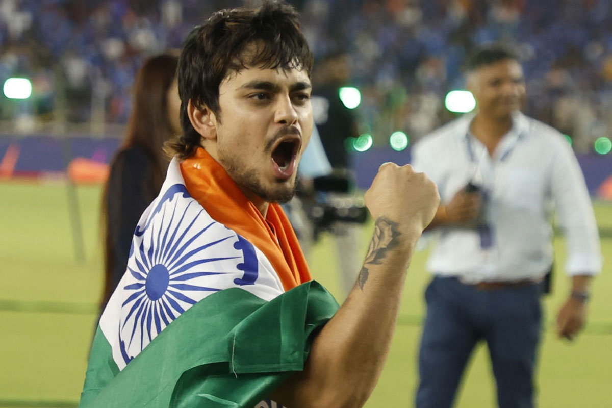 ফাইনালের আগে দুর্ঘটনায় দিদি-জামাইবাবুর মৃত্যু, বিশ্বজয়ী ঈশান ট্রফি উৎসর্গ করলেন তাঁদেরই