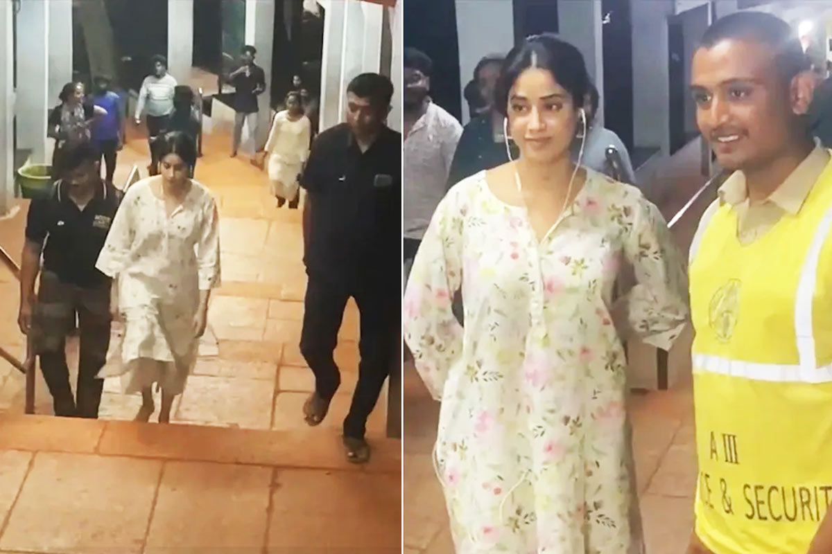 জন্মদিনে খালি পায়ে ৩,৫৫০ সিঁড়ি ভেঙে তিরুমালায় পুজো জাহ্নবীর, ভাইরাল ‘সংস্কারী’ কন্যার তীর্থের ভিডিও