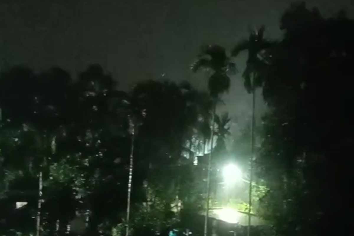 সপ্তাহের শুরুতেই কালবৈশাখী দক্ষিণবঙ্গে! ঝড়বৃষ্টিতে নিম্নমুখী তাপমাত্রা, কী বলছে হাওয়া অফিস?