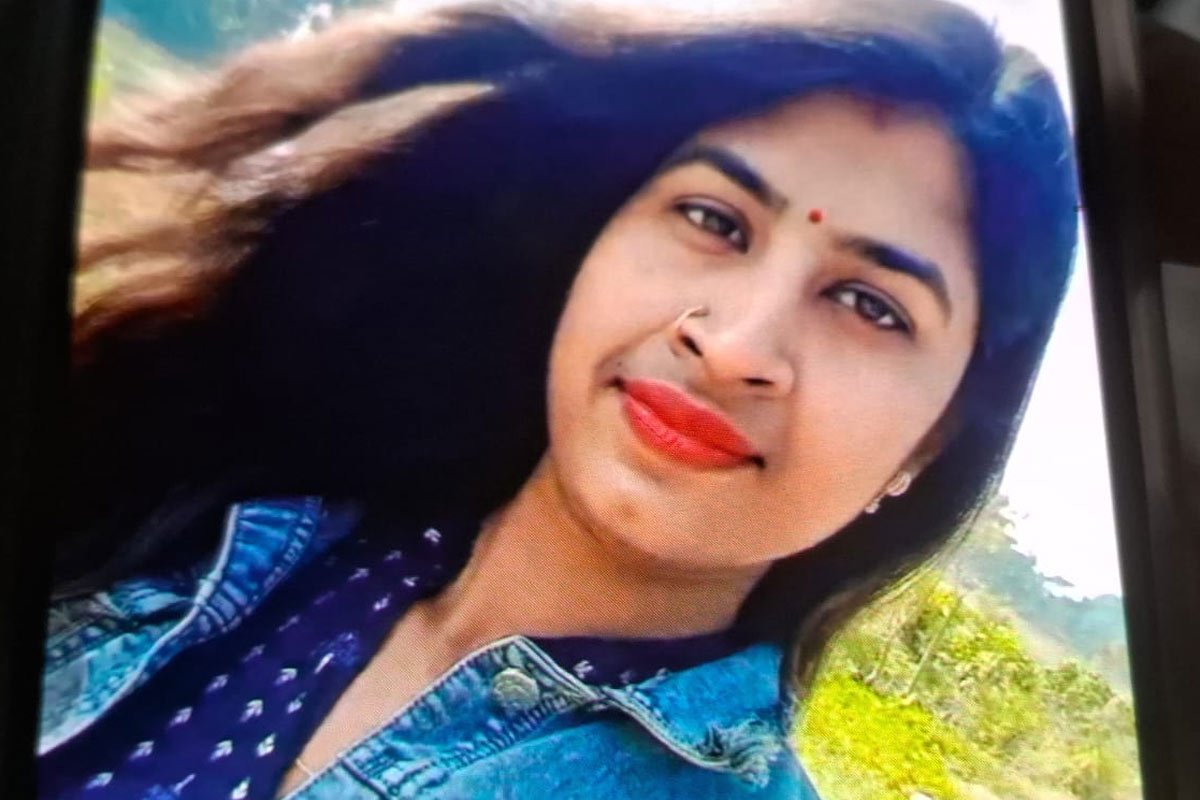 পারিবারিক বিবাদ! বাজার থেকে ফিরে স্ত্রীকে কুপিয়ে ‘খুন’ স্বামীর, বাঁচাতে গিয়ে আহত বউদি