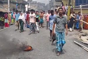 গাড়ির ধাক্কায় শিশুমৃত্যুকে কেন্দ্র করে উত্তপ্ত লাভপুর, অবরুদ্ধ সড়ক, জ্বালানো হল টায়ার