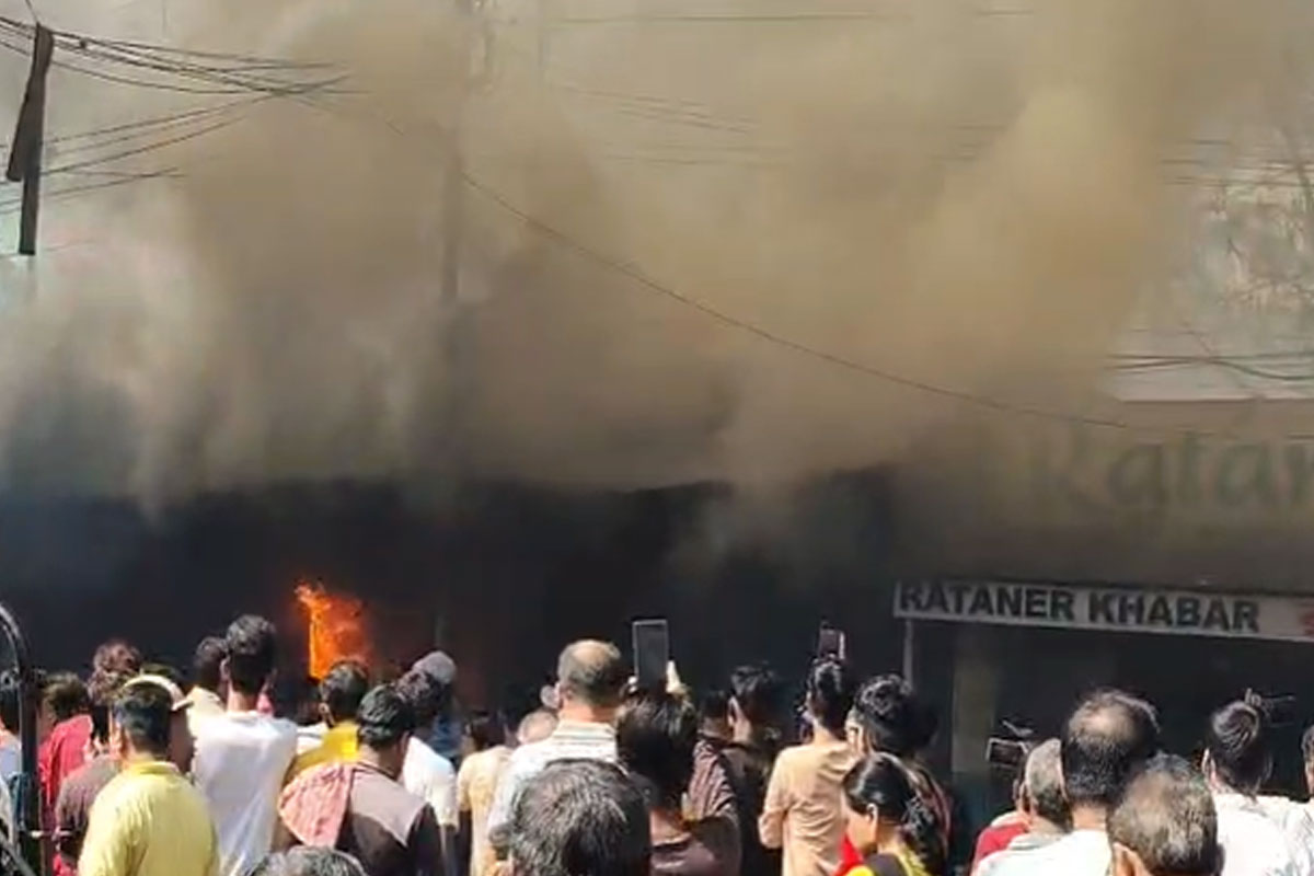 Massive fire broke out at Madhyamgram