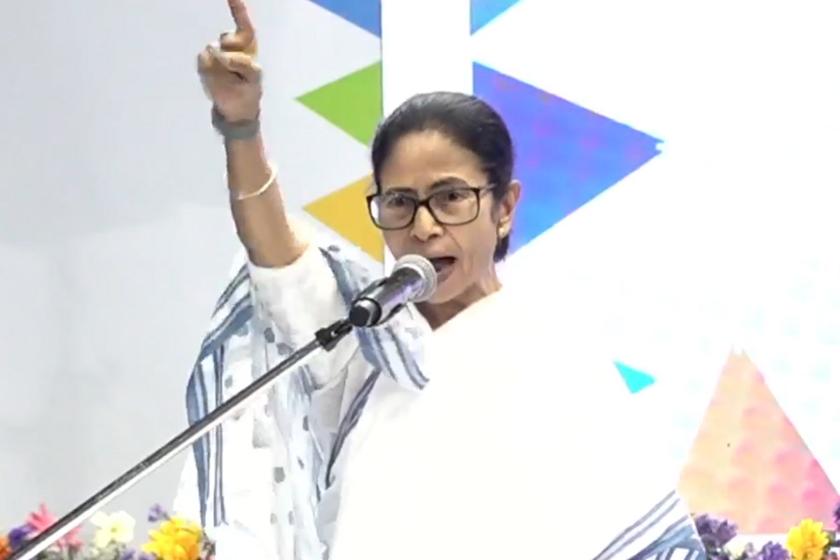 কেন রাতারাতি মুখ্যসচিব-ডিজি-সিপি বদল? জ্ঞানেশ কুমারকে ‘পত্রবোমা’ ক্ষুব্ধ মমতার