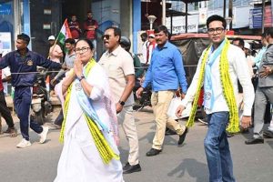 গ্যাসের মূল্যবৃদ্ধি ও জ্বালানি সংকটে পথে মমতা, সোমেই কলেজ স্কোয়ার থেকে ডোরিনা ক্রসিং পর্যন্ত মিছিল 