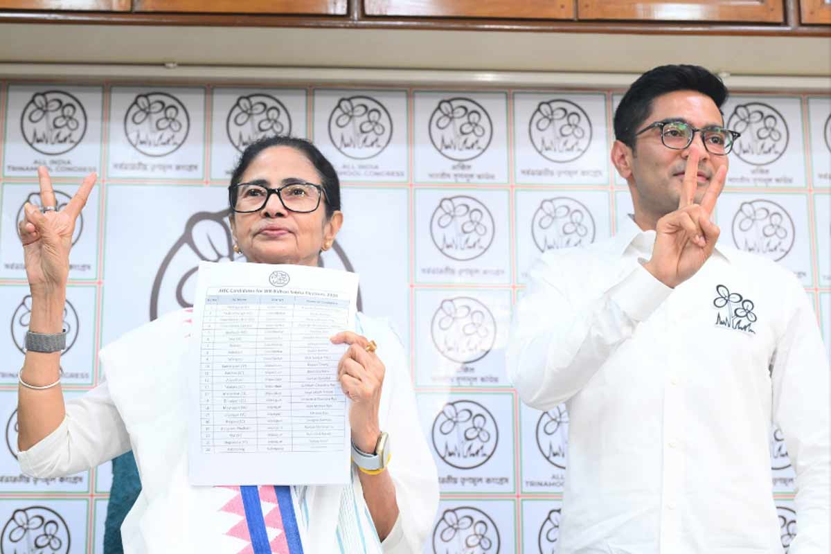 মমতা বলছেন, ‘দুরমুশ করব’, দফারফার হুঁশিয়ারি অভিষেকের, প্রত্যাবর্তনে প্রত্যয়ী তৃণমূল