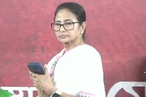 ‘ভোটে রাজনীতির খেলা হবে’, টি ২০ বিশ্বকাপ ফাইনালের আগে হুঙ্কার মমতার