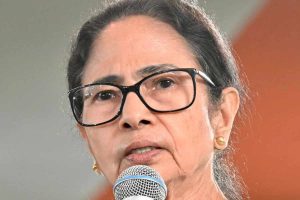 ভোটের মুখে কল্পতরু! লক্ষ্মীর ভাণ্ডারের পর পুরোহিত-মোয়াজ্জেমদের ভাতা বাড়ালেন মমতা