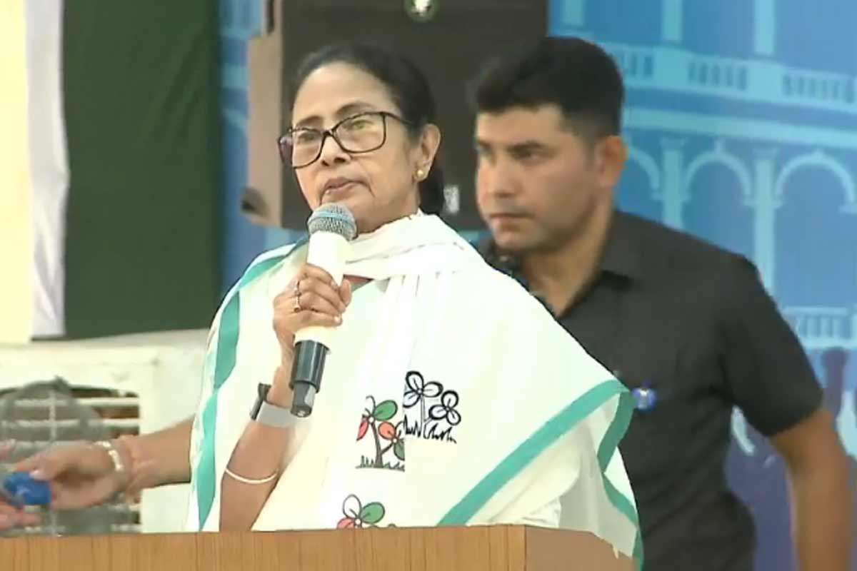 ‘বঙ্গভঙ্গের চক্রান্ত’, মহিলা সংরক্ষণের সঙ্গে কেন জোড়া হল পুনর্বিন্যাস বিল, প্রশ্ন মমতার