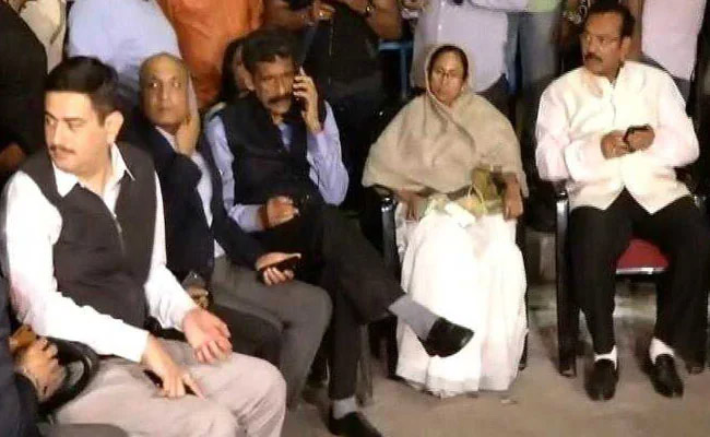Mamata Banerjee to sit in Dharna again against Election Commission