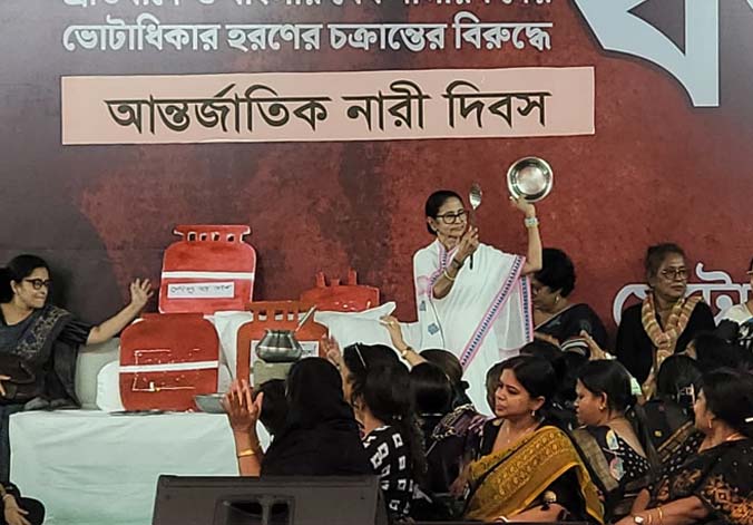 Mamata-Gas-protest
