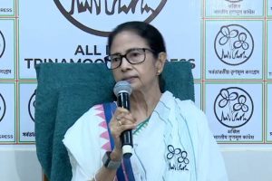 ৮০-র বদলে হাজির মাত্র ২০! বিরাট ধসে বাতিল মমতার বাড়িতে বিধায়কদের বৈঠক