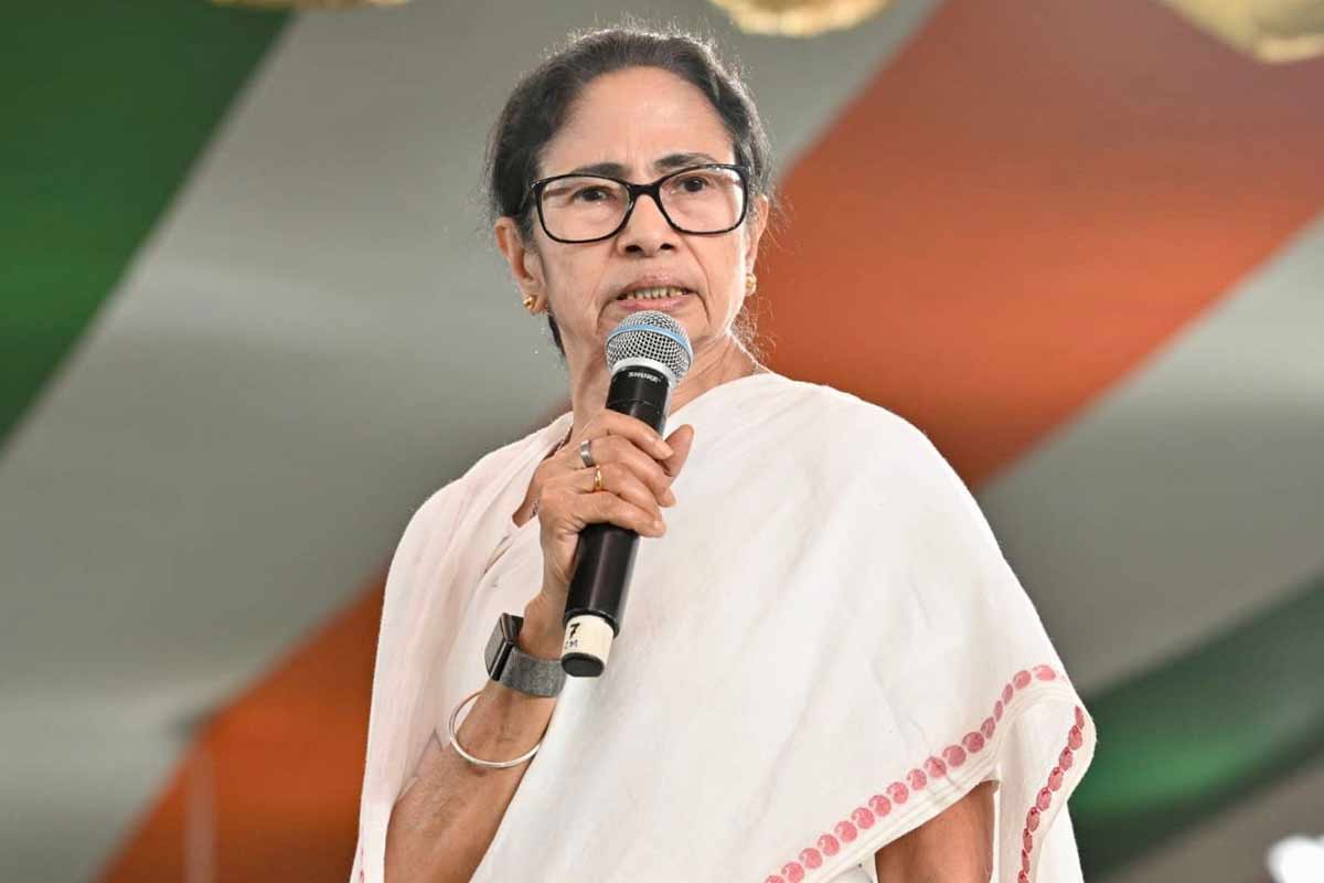 ভিলেন আবহাওয়া! পিছিয়ে গেল উত্তরবঙ্গে মমতা বন্দ্যোপাধ্যায়ের ভোটপ্রচার