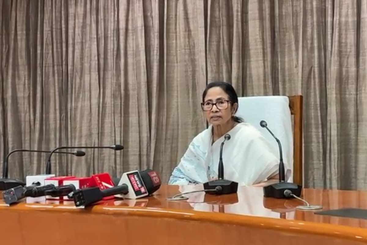 ‘রাজ্যে মজুত গ্যাস বাইরে পাঠাবেন না’, জ্বালানি সংকটে ডিলারদের অনুরোধ মুখ্যমন্ত্রীর, তৈরি হচ্ছে এসওপি