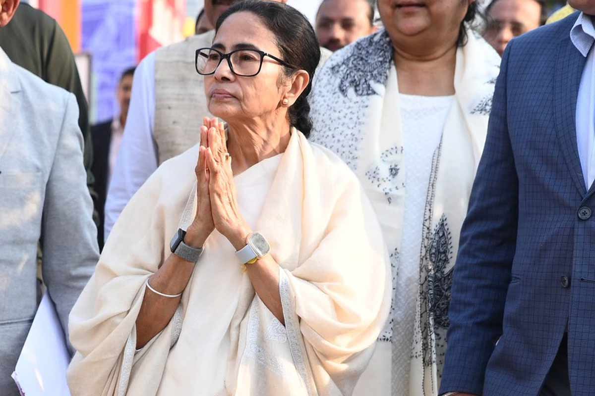 রাস্তাই রাস্তা দেখাবে! ধরনা নয়, মঙ্গলে শহরে পদযাত্রায় মমতা
