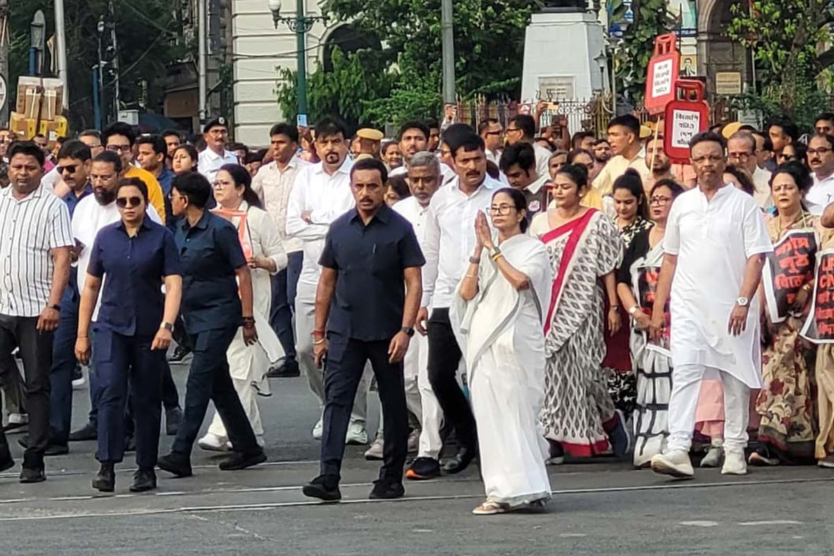 ডোরিনা ক্রসিংয়ে মমতা