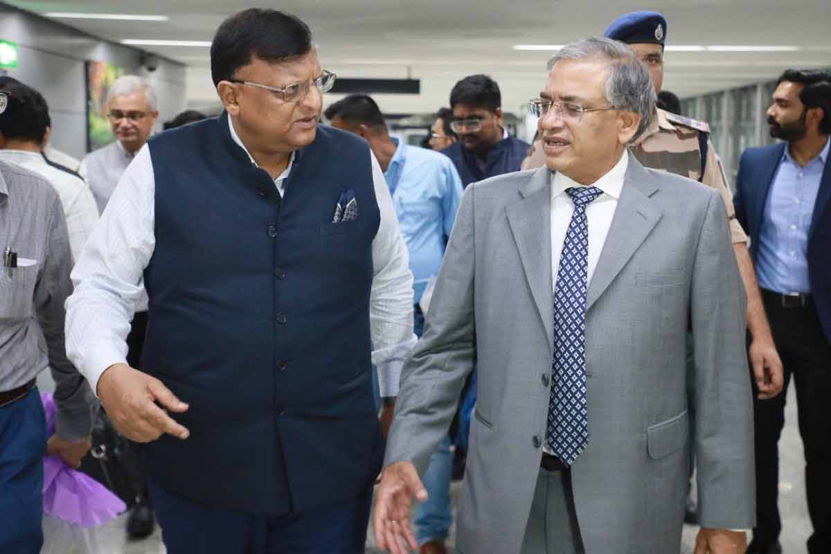 ভোটমুখী বঙ্গে মনোজকে ‘হোমওয়ার্ক’, কী বলে গেলেন মুখ্য নির্বাচন কমিশনার জ্ঞানেশ?