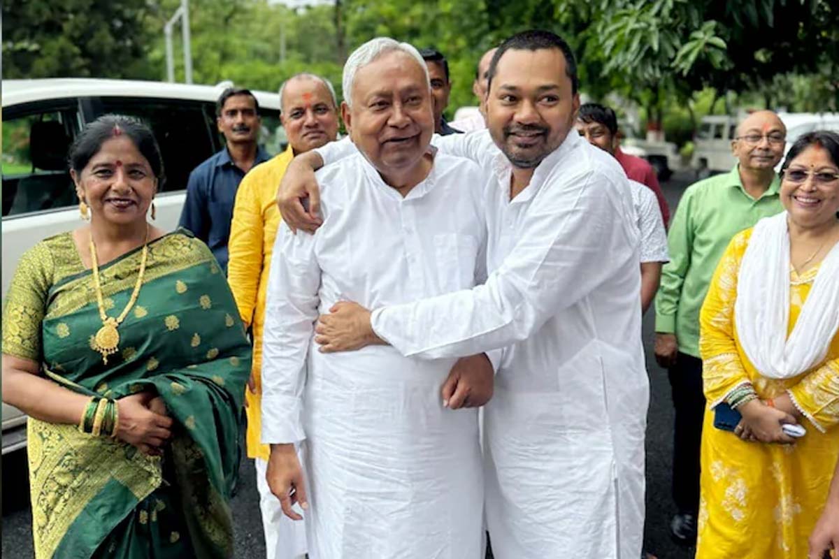 পরিবারতন্ত্র পরিত্যাগের বুলিই সার! নীতীশ সরতেই বিহারে মন্ত্রী হলেন ছেলে নিশান্ত