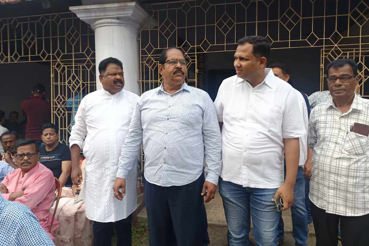 নেতৃত্বের নির্দেশ অমান্য! প্রকাশ্যে নাম নিয়ে প্রার্থী করার দাবি তুলে বিতর্কে পুরুলিয়ার তৃণমূল নেতা