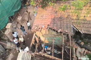 সাতসকালে পাইকপাড়ায় পরপর বিস্ফোরণ, নেপথ্যে প্রোমোটারি বিবাদ?