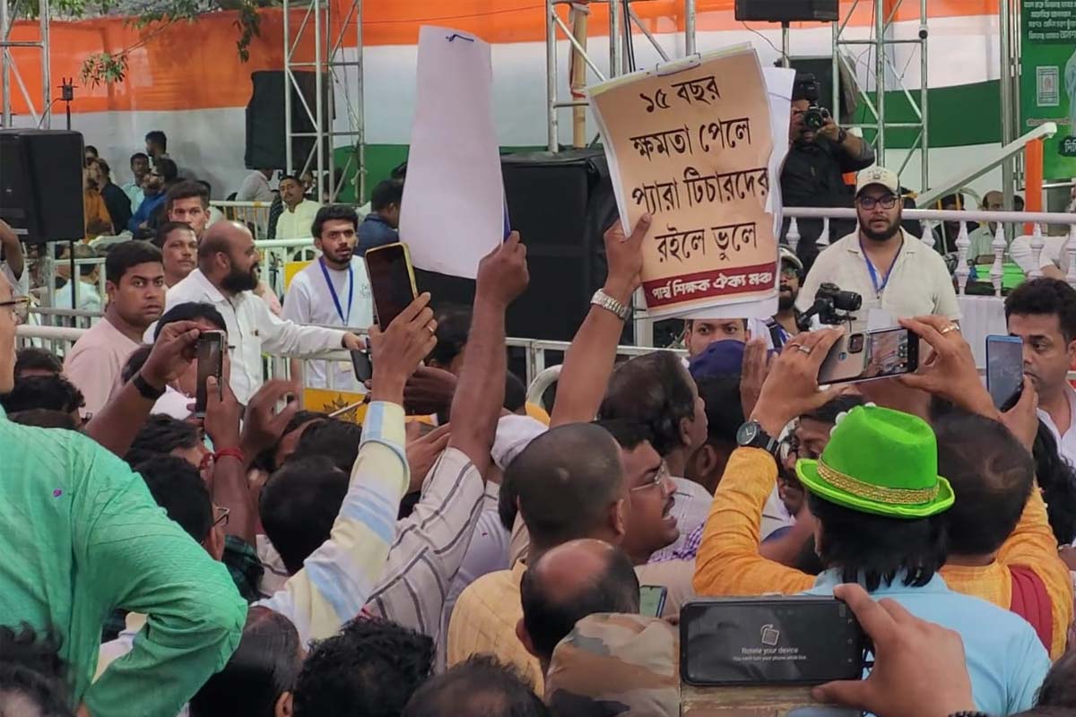বিক্ষোভ পার্শ্বশিক্ষকদের