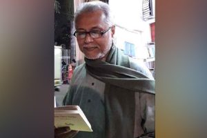তাঁর কবিতায় ছায়া ফেলে সময়-রাজনীতি, সাহিত্য অকাদেমিতে সম্মানিত ‘তুমুল মধুর’ প্রসূন বন্দ্যোপাধ্যায়