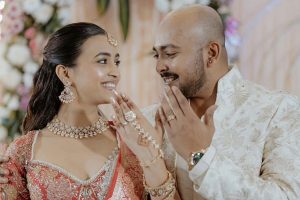 বিশ্বকাপ ফাইনালের দিনই বাগদান পৃথ্বীর, চিনে নিন হবু স্ত্রী আকৃতিকে
