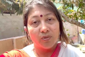 শাশুড়ির মৃত্যুতেও ভ্লগ, ক্যামেরা অন করে কান্নাকাটি! এবার বিতর্কে ‘প্রবাসে ঘরকন্না’