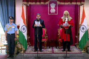 শপথ নেওয়ার পরই দুর্গা শরণে রাজ্যপাল, প্রথম বার্তায় কী  লিখলেন?